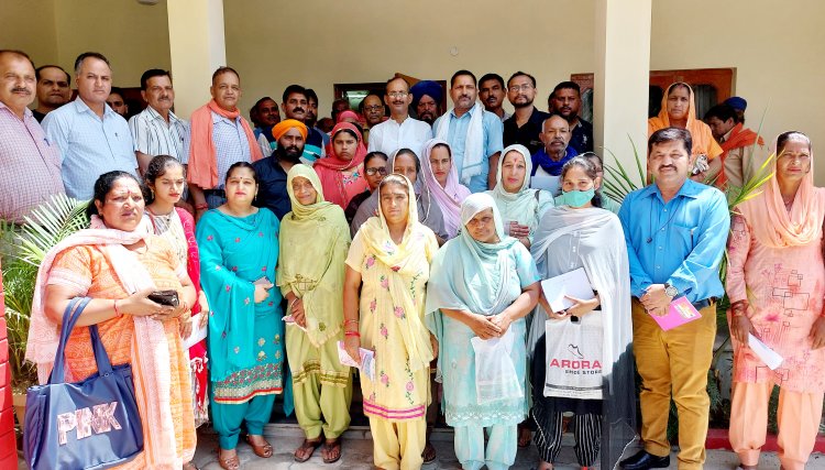 सत्ती ने मुख्यमंत्री राहत कोष से 32 लाभार्थियों को प्रदान किए 8.20 लाख के चैक