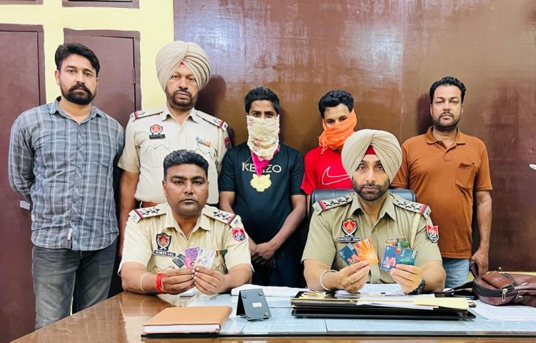एटीएम पर लोगों को ठगने वाला और सन्नी चोर गिरफ्तार