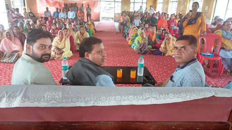 वीरेंद्र कंवर ने थाना कलां में किया चार दिवसीय कैच द रेन जागरूकता कार्यक्रम का शुभारंभ