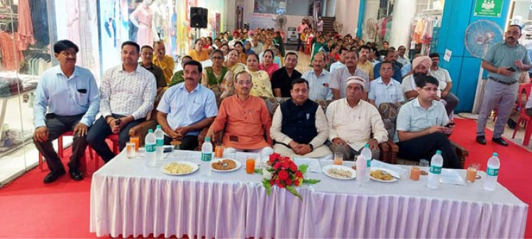 आधी आबादी की सहभागिता के बिना विकास अधूराः वीरेंद्र कंवर