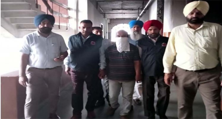 पंजाबः विजिलेंस ब्यूरो ने पंचायत सचिव को रिश्वत लेते किया काबू