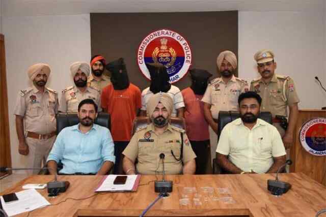 पुलिस को मिली बड़ी कामयाबी, ड्रग तस्कर और स्नैचर्स सहित 3 गिरफ्तार
