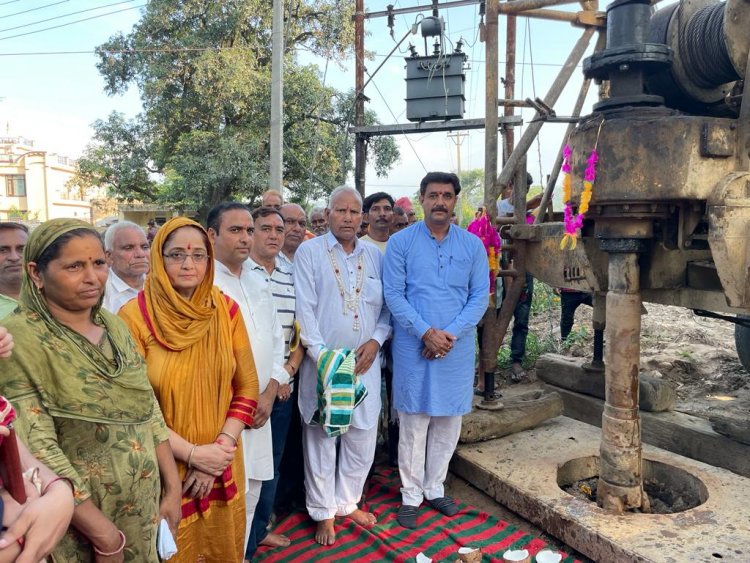 प्रो. राम कुमार ने बाथड़ी में पीने के पानी के ट्यूबवैल का किया भूमिपूजन