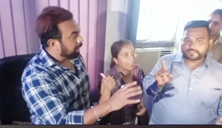जालंधरः ‘Shiv Overseas’ के संचालकों पर लगे जाली वीज़ा लगाने के आरोप, हुआ हंगामा…