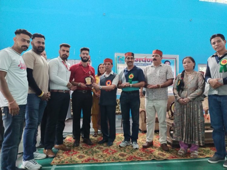 समर्पण संस्था बैजनाथ द्वारा ऊना ब्लड सर्विस टीम सम्मानित