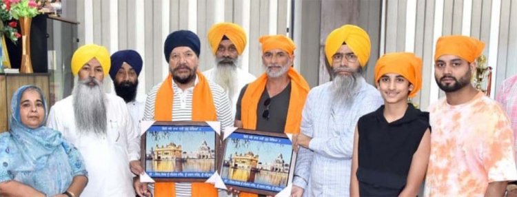 पंजाबः एनआरआई परिवार ने चढ़ाया एक किलो सोना