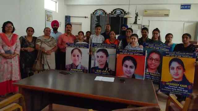 एसडीएम ने 10वीं व 12वीं में उच्च रैंक हासिल करने वाली 5 बेटियों को किया सम्मानित