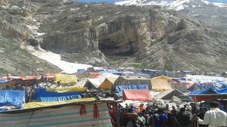 अमरनाथ गुफा के पास फटा बादल