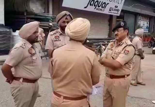 जालंधरः 120 फीट रोड पर एडीजीपी अर्पित शुक्ला ने की रेड