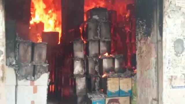 पंजाबः ड्राई फ्रूट के गोदाम में लगी भीषण आग, लाखों का सामान जलकर राख…