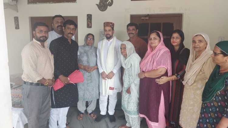 अनुराग ठाकुर ने किया ट्रिपल आईटी सलोह का दौरा