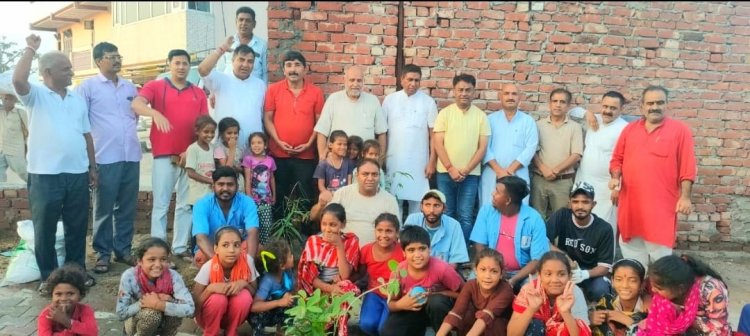 चिंतपूर्णी में प्रधान मंत्री मोदी के स्वच्छता अभियान में शामिल हुए झुग्गियों के बच्चे