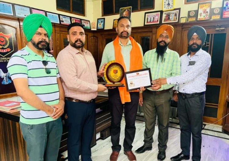 ਐਂਟੀ ਕੁਰੱਪਸ਼ਨ ਬਿਊਰੋ ਆਫ ਇੰਡੀਆ ਨੇ ਸੁਖਬੀਰ ਸਿੰਘ (ਇੰਸਪੈਕਟਰ, ਸੀ .ਆਈ.ਡੀ) ਨੂੰ ਸਨਮਾਨਿਤ ਕੀਤਾ
