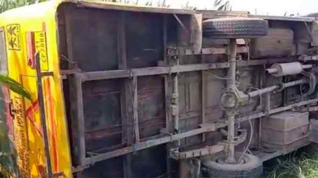 पंजाब:  खेतों में पलटी स्कूल बस, कई बच्चे घायल