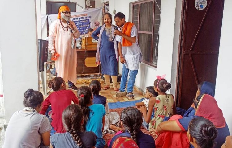 गीत संगीत के माध्यम से किया लोगों को सरकारी योजनाओं बारे जागरूक