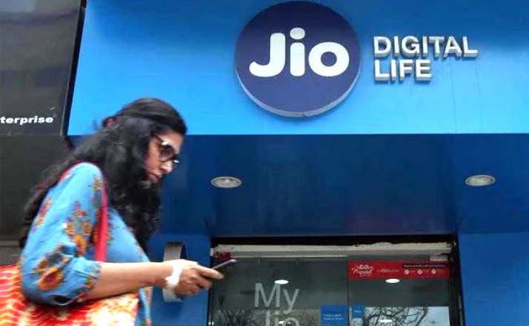 जियो इन यूजर्स को दे रहा 100GB फ्री डेटा