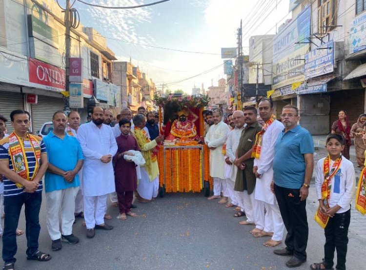खाटू श्याम बाबा के गूंजे भजन, जयघोष के साथ निकाली प्रभात फेरी