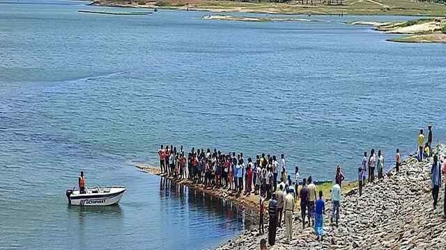 बड़ा हादसाः नाव पलटने से 9 लोग डूबे, एक सुरक्षित निकला….