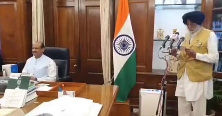 पंजाब: एमपी सिमरजीत मान ने सांसद के रूप में ली शपथ