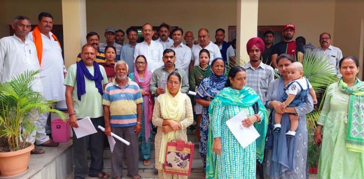 सत्ती ने 30 लाभार्थियों को दिए मुख्यमंत्री राहत कोष से आर्थिक सहायता के चैक