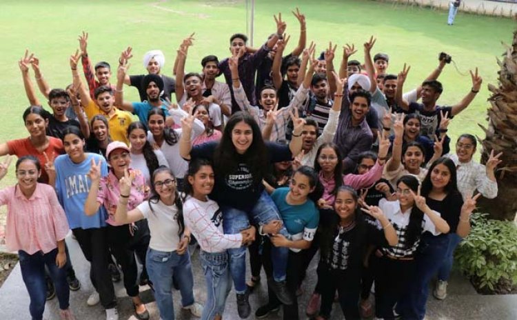 इनोसेंट हार्टस में कक्षा दसवीं की परीक्षा का शानदार परिणाम 99 प्रतिशत अंक लेकर अनन्या रही प्रथम