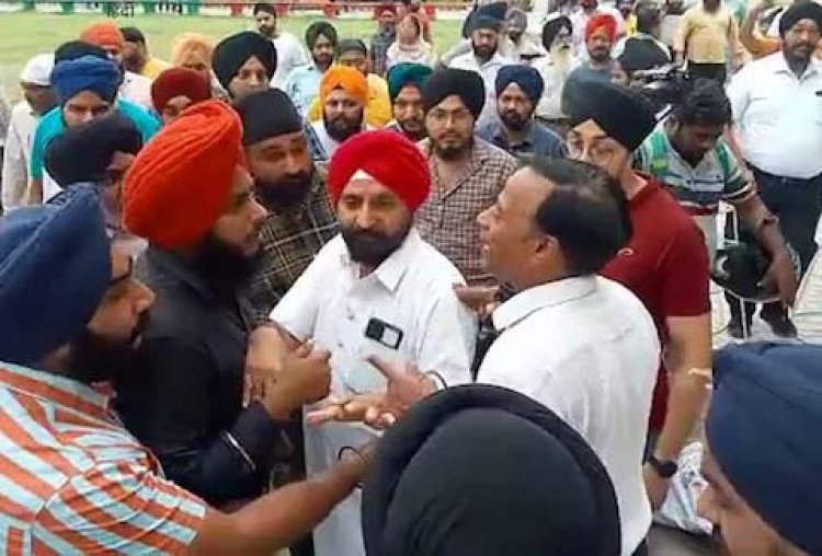 स्कूल ने सिख छात्रों को पगड़ी पहनने और कृपाण धारण करने से किया मना, जाने मामला