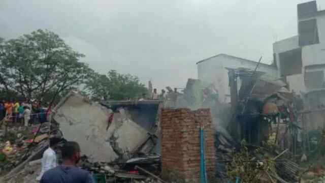पटाखा कारोबारी के घर में विस्फोट, 3 की मौत