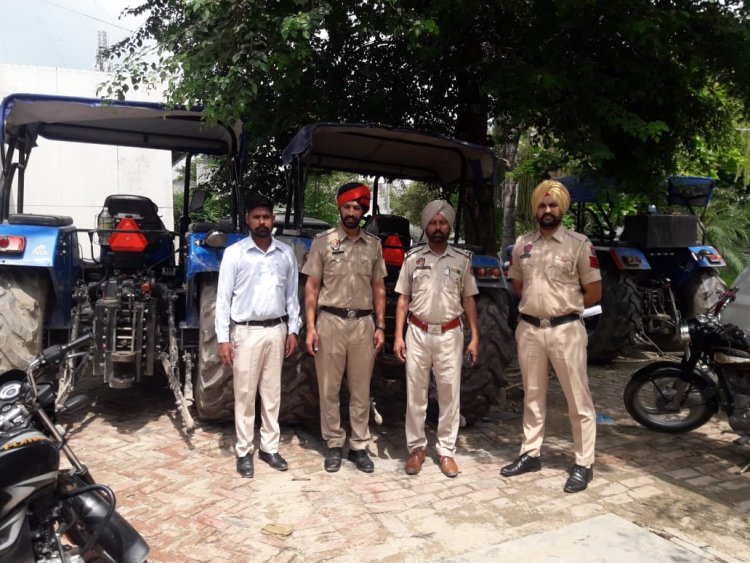 अवैध माइनिंग कर रहे आरोपी फरार, जेसीबी और ट्रैक्टर ट्रालियां बरामद