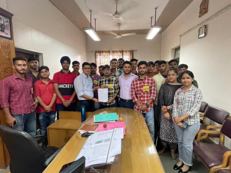 अभाविप इकाई भटोली द्वारा विभिन्न माँगो को लेकर प्राचार्य को सौंपा ज्ञापन
