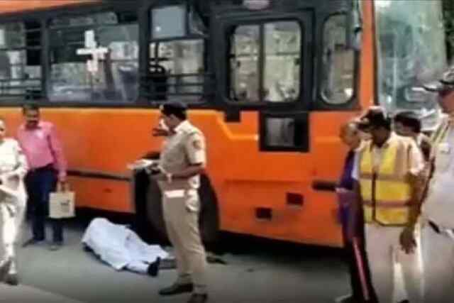स्‍कूटी सवार दो शख्स को बस ने कुचला, एक की मौत