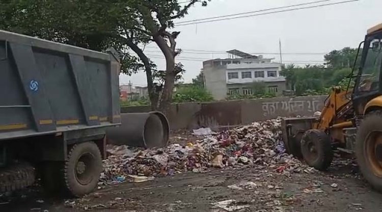 कमिशनर दविंदर सिंह ने सफाई कर्मचारियों की हड़ताल खत्म करवाई, आज से कूड़े की लिफ्टिंग शुरु, देखें वीडियो