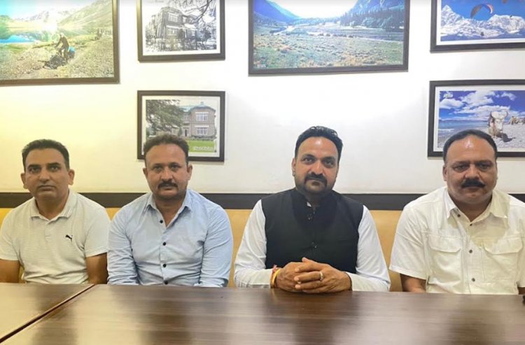 मोदी जी से इतना प्रेम है तो भाजपा में जाकर चुनाव लड़े राम कुमार – राजेश वर्मा