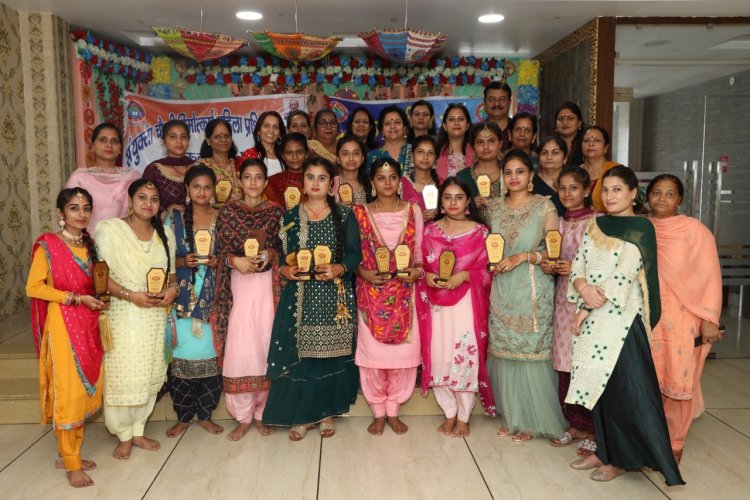 हिमोत्कर्ष आईटीआई में मनाया गया तीज पर्व, विभिन्न प्रतियोगिताओं का आयोजन