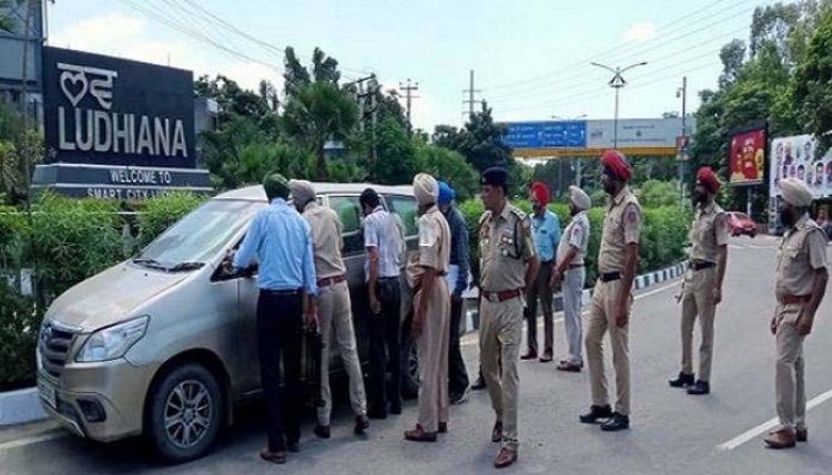 पंजाब : 2 लावारिस गाड़ियां मिलने से मचा हड़कंप, जांच के लिए पहुंची बम निरोधक टीम
