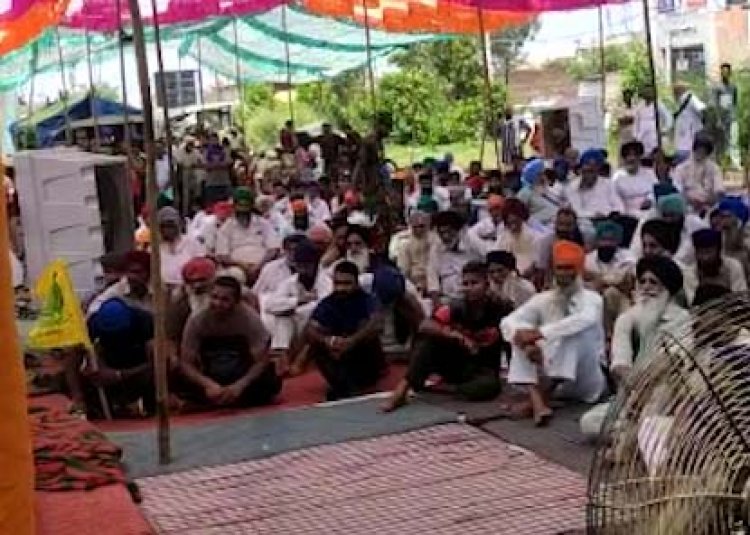 जालंधरः किसानों ने फगवाड़ा में खोला हाईवे, धरना रहेगा जारी, देखें वीडियो