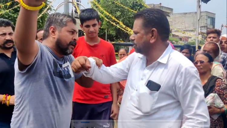 जालंधरः बस्ती दानिशमंदा गोलीकांड मामला, पुलिस प्रशासन के खिलाफ लोगों ने किया प्रदर्शन