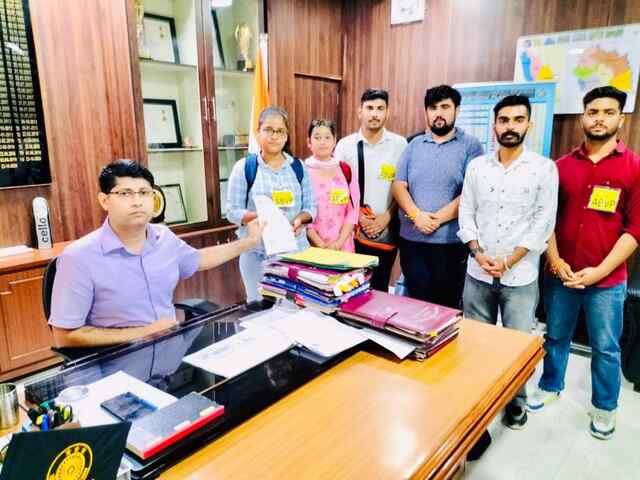 एबीवीपी ने छात्र संघ चुनाव बहाली समेत अन्य माँगो को लेकर डीसी के माध्यम से मुख्यमंत्री को भेजा ज्ञापन