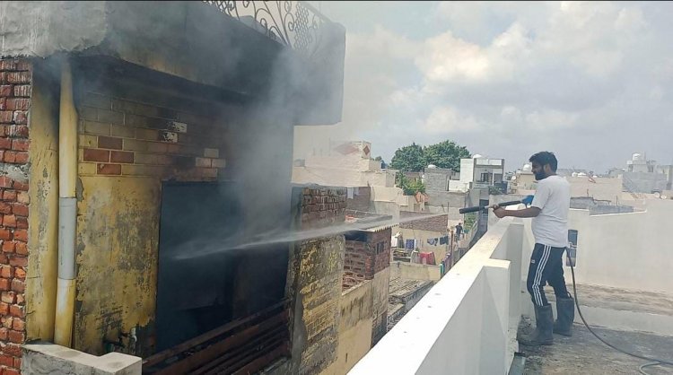 जालंधरः परिवार गया बाजार, घर में लगी आग, अंदर बच्चा फंसने से मोहल्ले में मची हाहाकार, देखें वीडियो