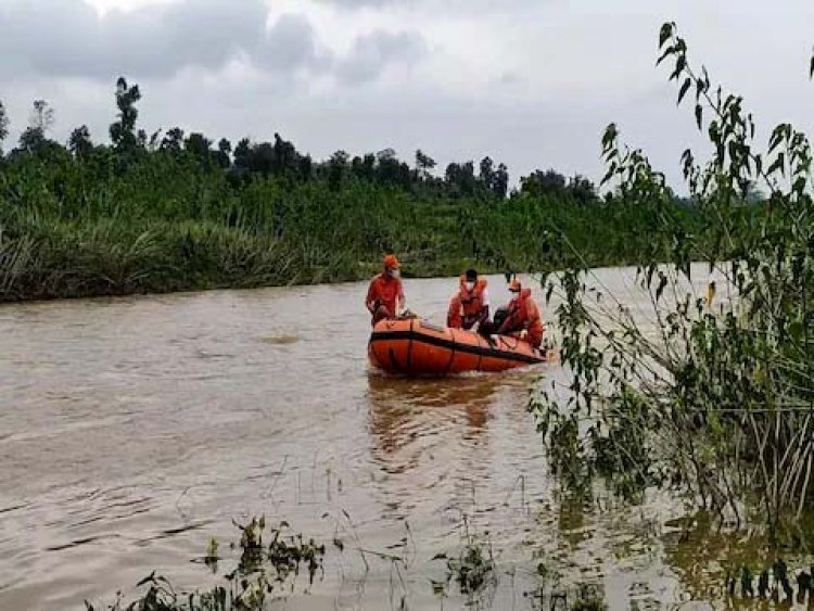 नदी में कार के साथ बह गए थे 5 लोग, 4 का शव बरामद….