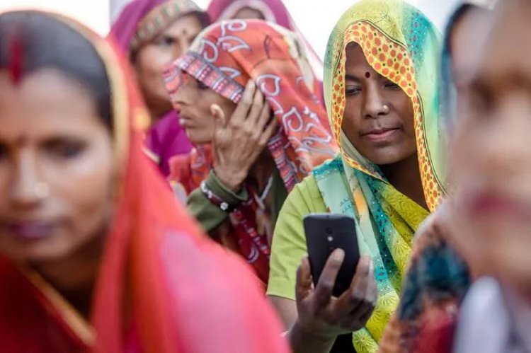 1.35 करोड़ महिलाओं को फ्री स्मार्टफोन देने जा रही सरकार…