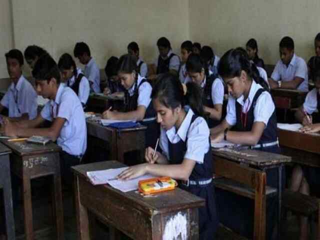 सरकार ने इन 34 स्कूलों को बंद करने का लिया फैसला, जानें मामला