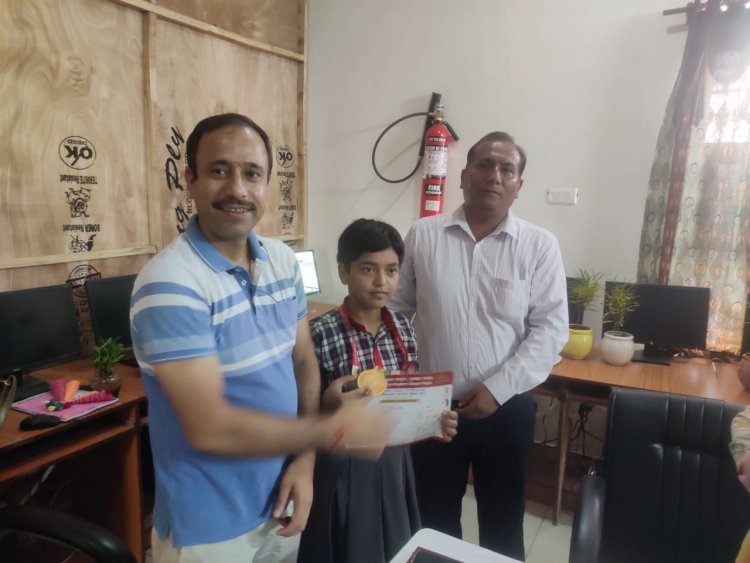 जूडो प्रतियोगिता में स्वर्ण पदक विजेता अर्षिता को एसडीएम ने किया सम्मानित
