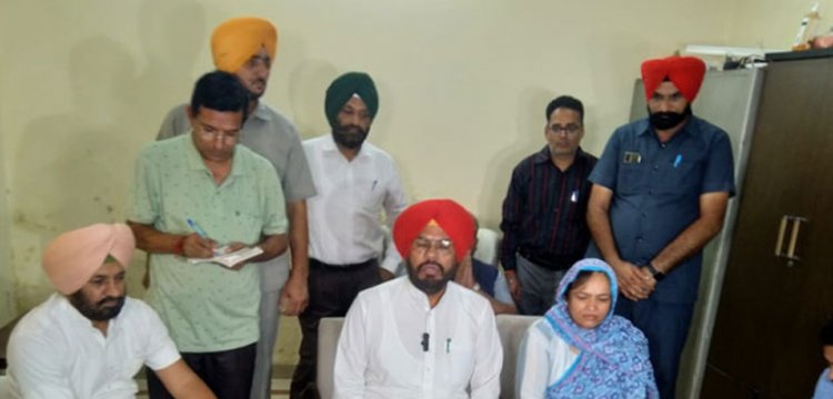पंजाबः कांग्रेस को बड़ा झटका, पूर्व चेयरमैन सहित 31 सरपंचों ने छोड़ी पार्टी