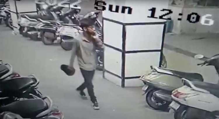 जालंधरः D Mart की पार्किंग में चोरी हुआ वाहन, सीसीटीवी आई सामने, देखें वीडियो