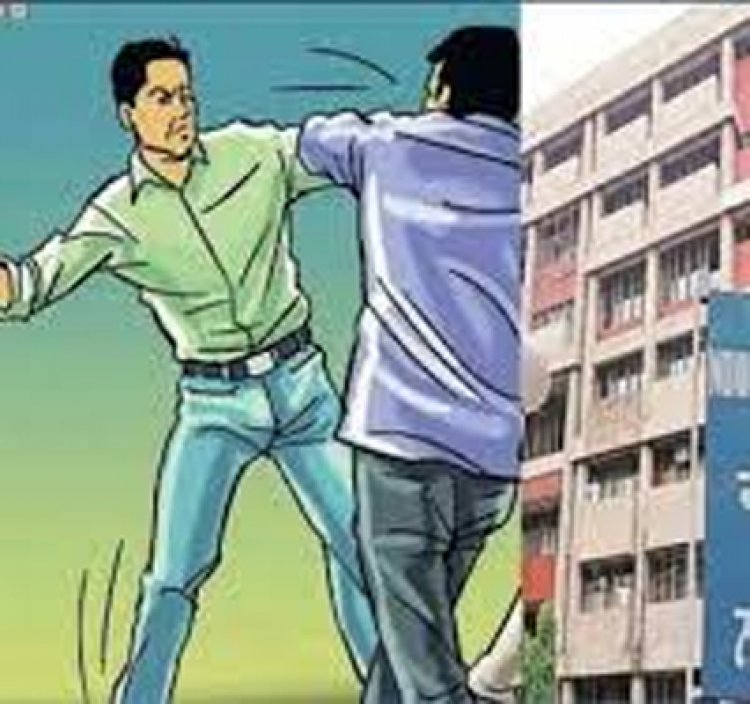 निगम में आपस में भिड़े एक्सईएन और एसडीओ, फटे कपड़े, एसडीओ सस्पेंड