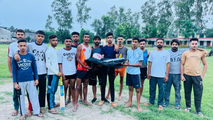 मेजर ध्यानचंद जयंती पर युवा शक्ति पराक्रम ने युवाओं को स्पोर्ट्स किट से किया सम्मानित