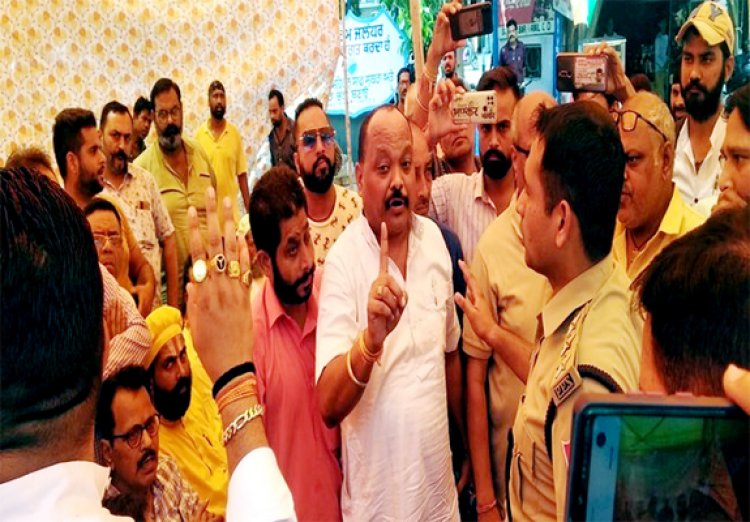 जालंधरः गुरुद्वारा साहिब की सीमा को लेकर सोढल मंदिर में हुआ विवाद, स्थिति तनावपूर्ण