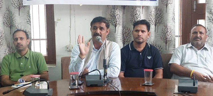 प्रो. राम कुमार ने 61 परिवारों को दी 40 लाख रूपये की आर्थिक सहायता राशि
