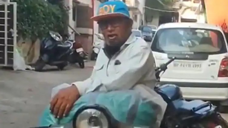 ‘कच्चा बादाम’ के बाद अब सोशल मीडिया पर छाए ‘भोपाली नमकीन वाले’ चाचा, हर तरफ हो रही चर्चा, देखें वीडियो 