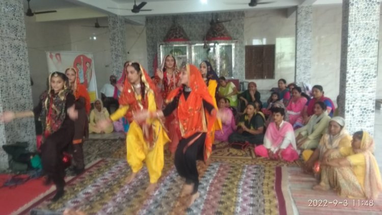 नुक्कड़ नाटक से बताया मतदान का महत्व